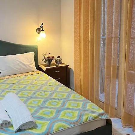 Apartament Althea & *